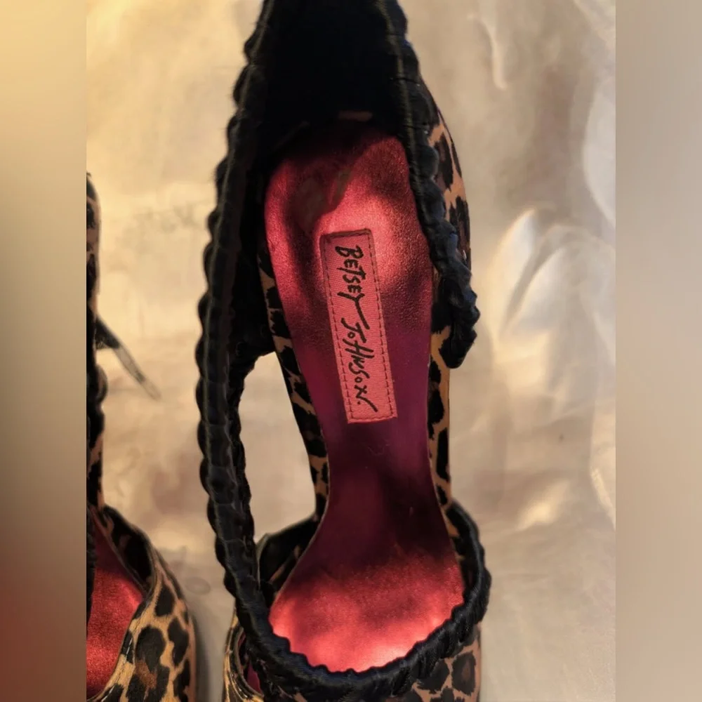 Betsey Johnson Women’s 
Leopard Print Heels
Size 6.5 - Picture 5 of 5